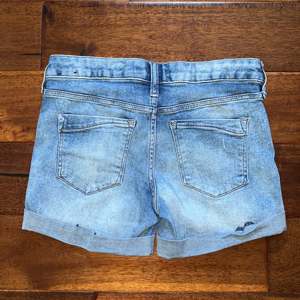 Express Shorts - Picture 2 of 3